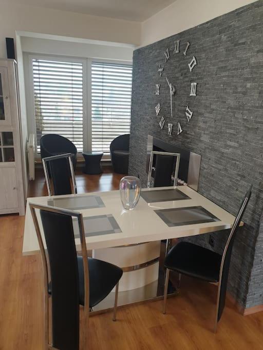 Mezonetovy Apartman V Centre Novej Dubnice Ilava Exterior photo